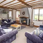 펜션 Mill Barn, Castle Carrock, Dogs Welcome, Hot Tub With Countryside And Reservoir Views