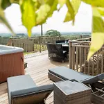 Mill Barn, Castle Carrock, Dogs Welcome, Hot Tub With Countryside And Reservoir Views *