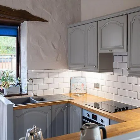 Mill Barn, Castle Carrock, Dogs Welcome, Hot Tub With Countryside And Reservoir Views *