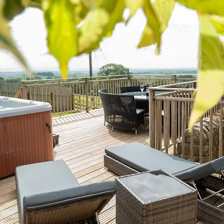 Mill Barn, Castle Carrock, Dogs Welcome, Hot Tub With Countryside And Reservoir Views *