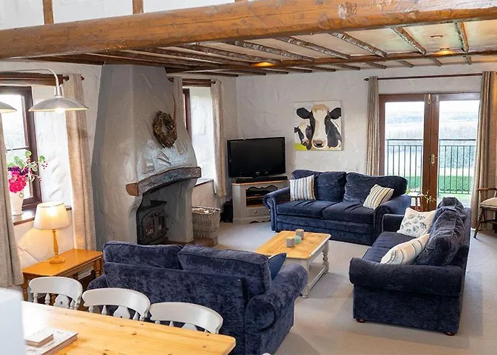 Mill Barn, Castle Carrock, Dogs Welcome, Hot Tub With Countryside And Reservoir Views * Castle Carrock