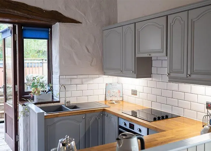 Mill Barn, Castle Carrock, Dogs Welcome, Hot Tub With Countryside And Reservoir Views *